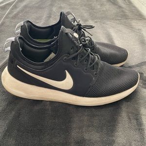 Nike Men’s Roshe Two black and white size 10.5